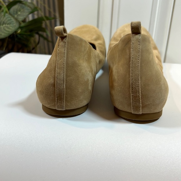 J. Crew women’s flats size 7 tan suede classic round toe hidden elastic for fit - Picture 9 of 14